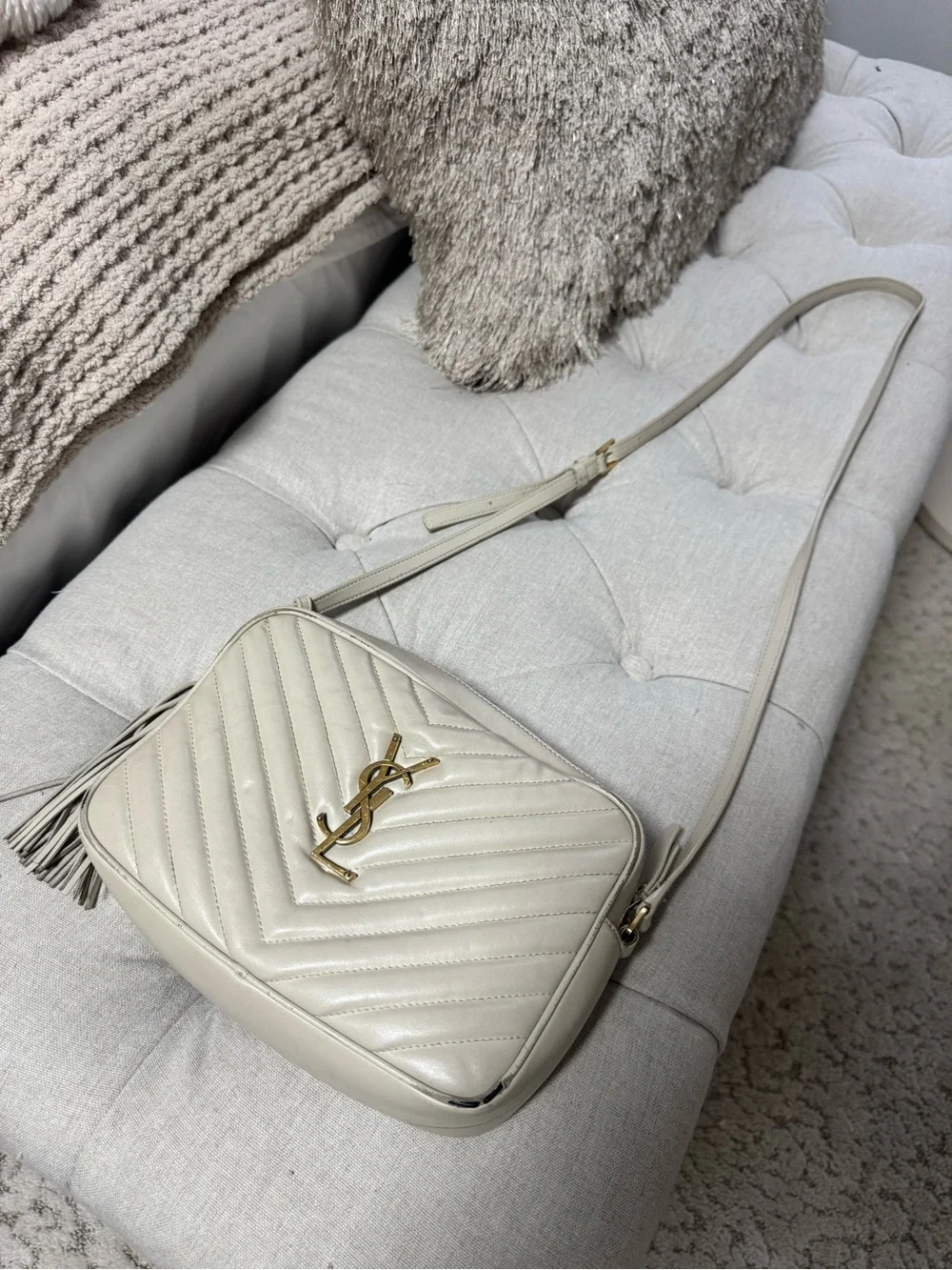 Saint Laurent Lou Medium Camera Bag with Tassel in Quilted Leather - Picture 2 of 9